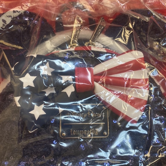 Disney loungefly backpack - Picture 2 of 9